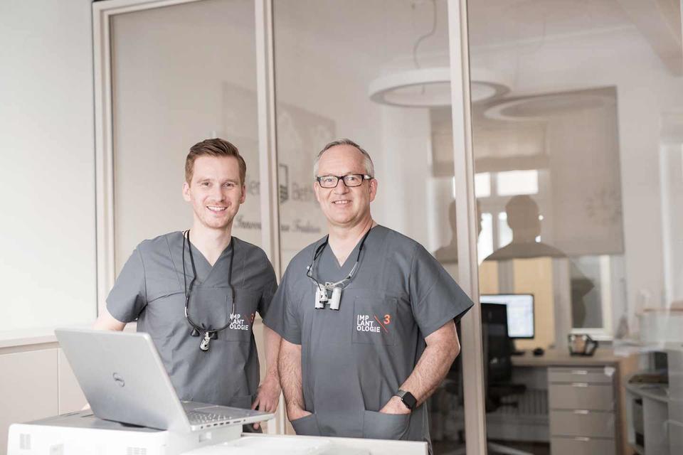 Gehören zum Netzwerk Implantologie Hoch3: Zahnärzte Dr. Matthias Müller und Dr. Stefan Bethge